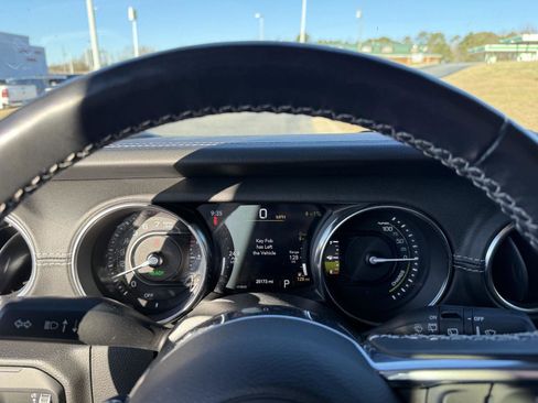 Used 2023 Jeep Wrangler Sahara w/ Cold Weather Group image 13