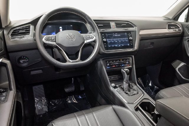 Used 2023 Volkswagen Tiguan SE FWD image 7