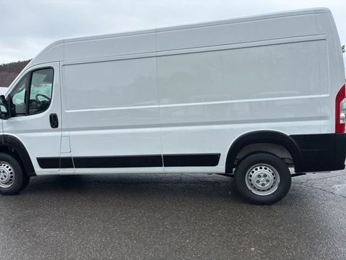 Used 2024 RAM ProMaster 2500 w/ Convenience Group image 8