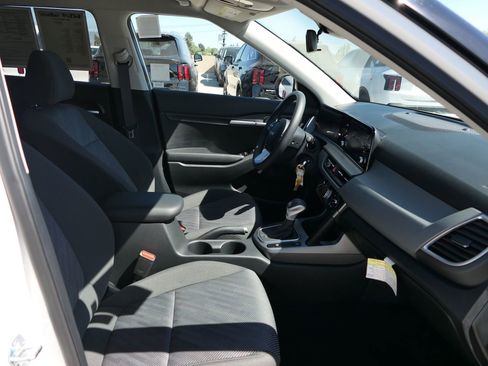 Used 2025 Kia Seltos LX image 27