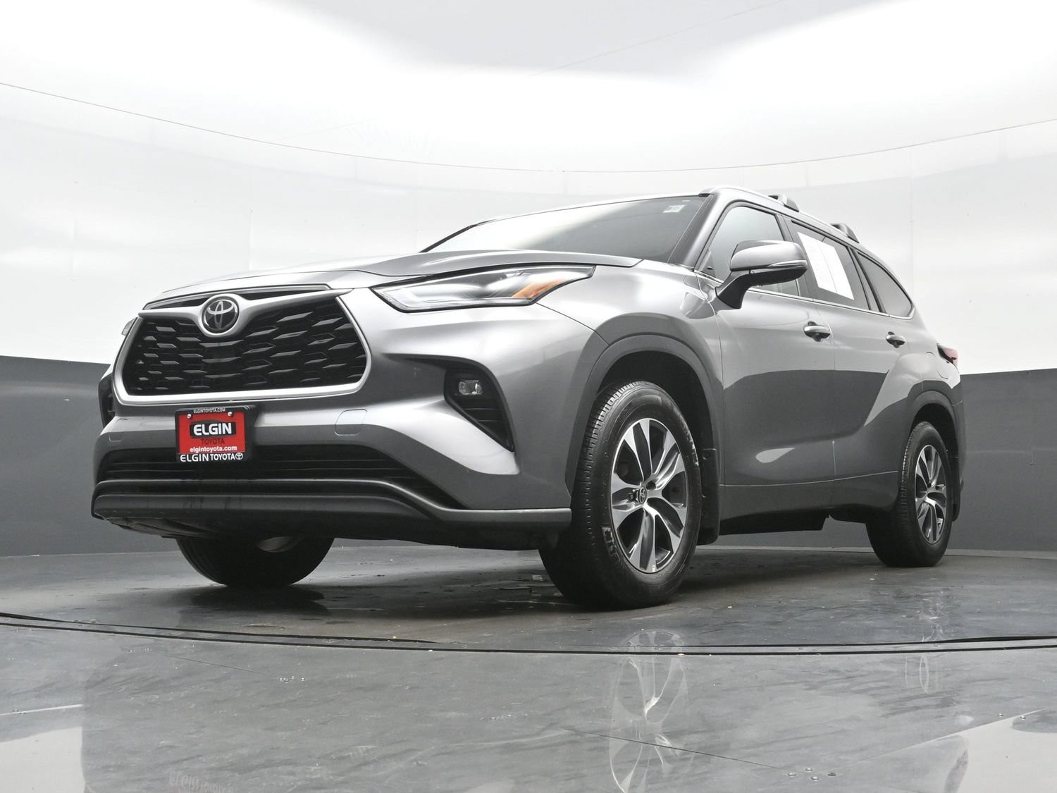 Used 2025 Toyota Highlander XLE AWD/4WD image 30