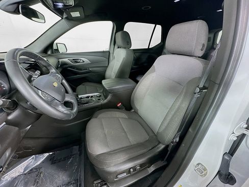 Used 2023 Chevrolet Traverse LT image 30