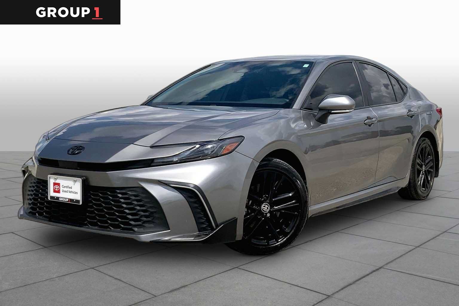 Certified 2025 Toyota Camry SE FWD image 1