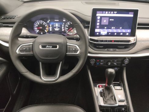 Used 2024 Jeep Compass Latitude image 22