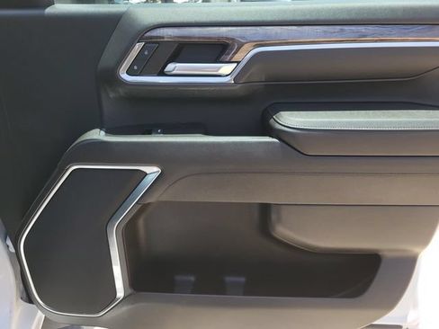 Used 2024 Chevrolet Silverado 2500 LTZ AWD/4WD image 8