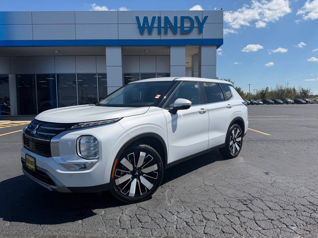 Used 2025 Mitsubishi Outlander SE AWD/4WD image 1