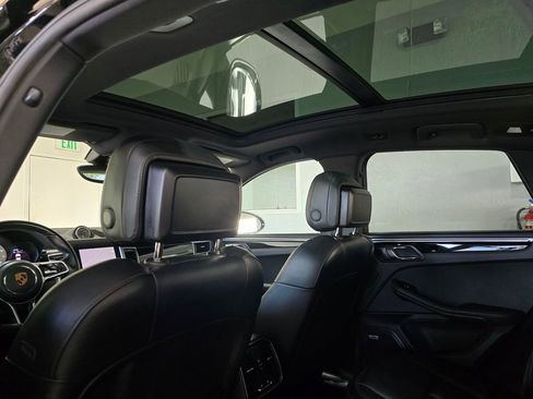 Used 2018 Porsche Macan S image 27