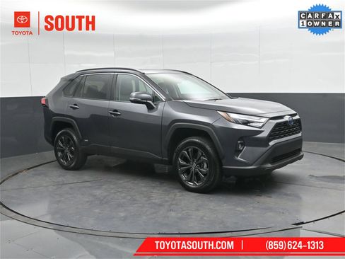 Used 2023 Toyota RAV4 XLE Premium image 4
