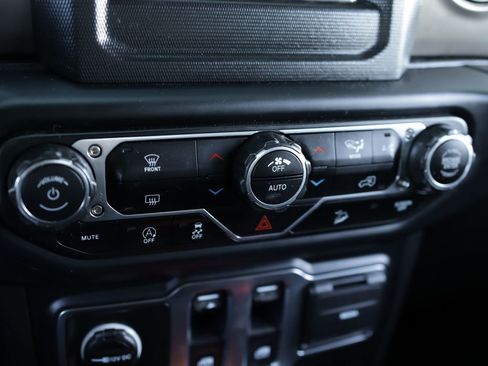 Used 2019 Jeep Wrangler Sport AWD/4WD image 16