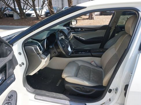 Used 2022 Nissan Maxima Platinum w/ Sport Mat Group FWD image 2