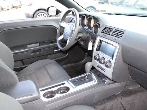 Used 2010 Dodge Challenger SE image 12