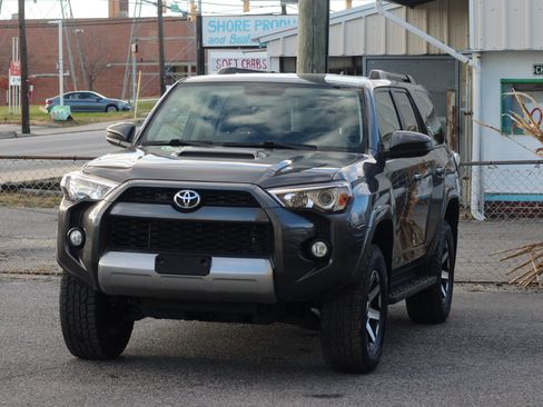 Used 2019 Toyota 4Runner 4WD image 3