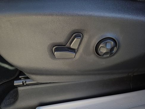 Used 2022 Chrysler Pacifica Touring-L FWD image 16