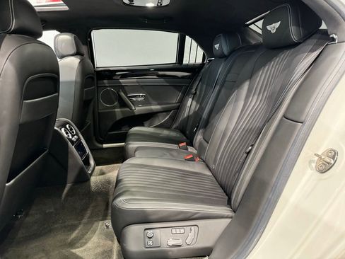 Used 2018 Bentley Flying Spur V8 image 31