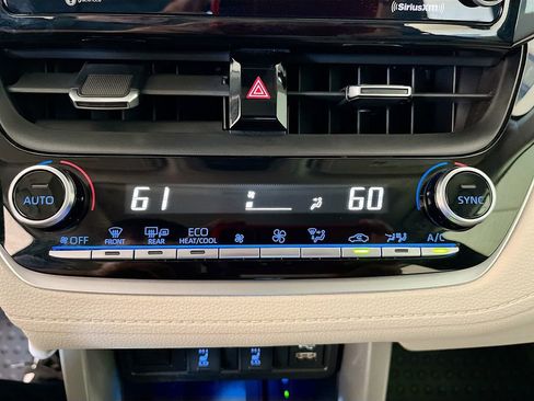 Used 2022 Toyota Corolla Cross XLE w/ Convenience Package image 16