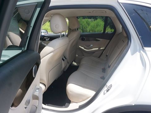 Used 2020 Mercedes-Benz GLC 300 image 12