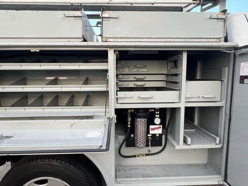 Used 2008 Ford F350 Service Truck Cummins Generato image 18