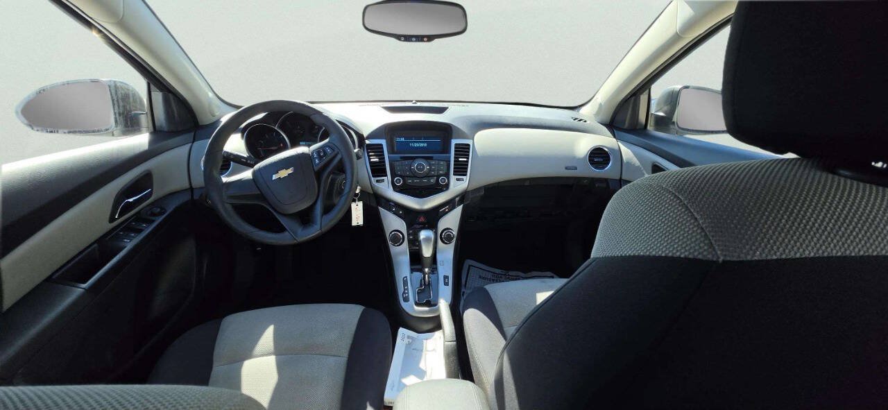 Used 2013 Chevrolet Cruze LS FWD image 8