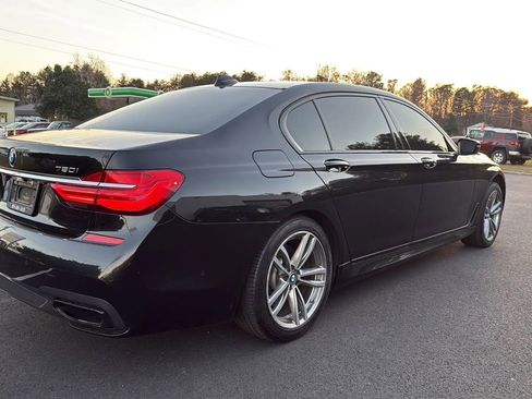 Used 2017 BMW 750i image 7