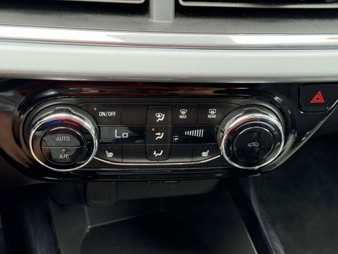 Used 2024 Chevrolet Trax LT w/ Driver Confidence Package FWD image 28