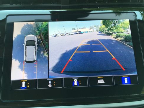 Used 2022 Chevrolet Bolt EUV Premier w/ Sun & Sound Package FWD image 14