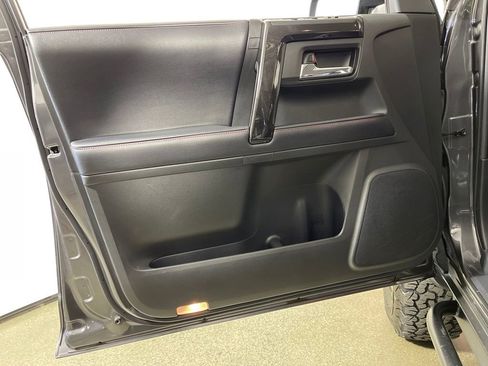 Used 2018 Toyota 4Runner TRD Off-Road image 17