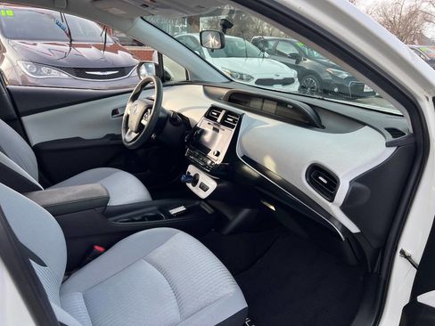 Used 2016 Toyota Prius Two image 15