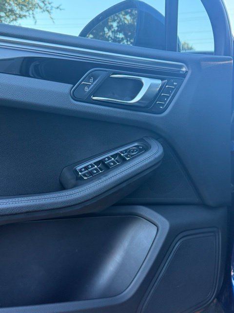 Used 2023 Porsche Macan AWD/4WD image 27