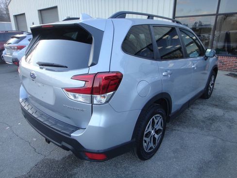 Used 2020 Subaru Forester Premium AWD/4WD image 6