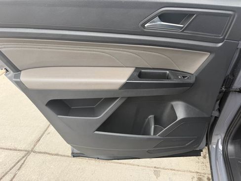 Used 2021 Volkswagen Atlas Cross Sport SE w/ Panoramic Sunroof Package image 15