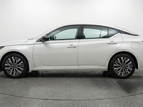 Used 2025 Nissan Altima 2.5 SV image 5