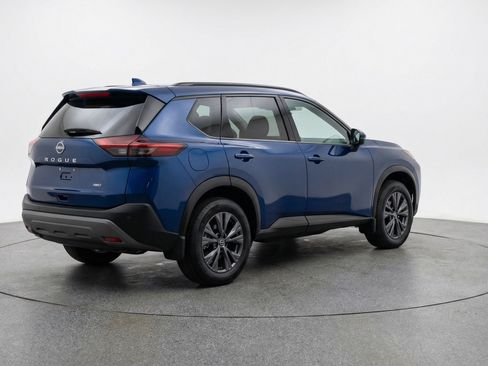 Used 2025 Nissan Rogue SV image 9