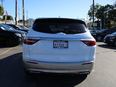 Used 2022 Buick Enclave Essence image 5