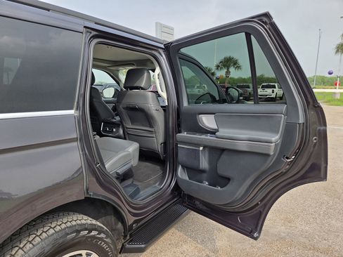 Used 2025 Ford Expedition Active AWD/4WD image 18