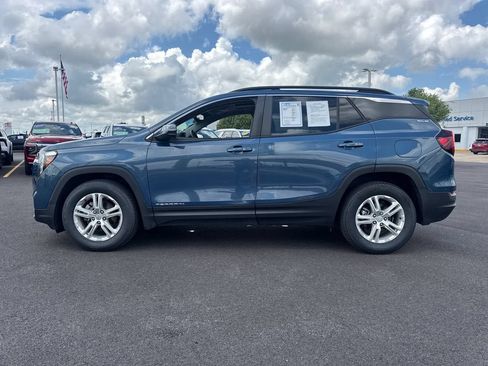 Used 2024 GMC Terrain SLE w/ Driver Convenience Package FWD image 3