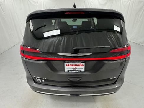 Used 2023 Chrysler Pacifica Touring-L AWD/4WD image 4
