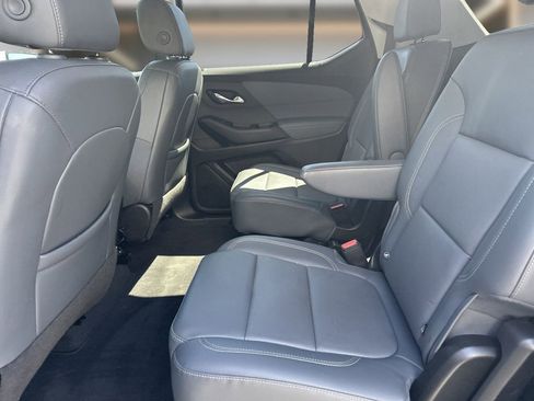 Used 2021 Chevrolet Traverse LT FWD image 14