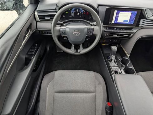 Used 2025 Toyota Camry LE image 12