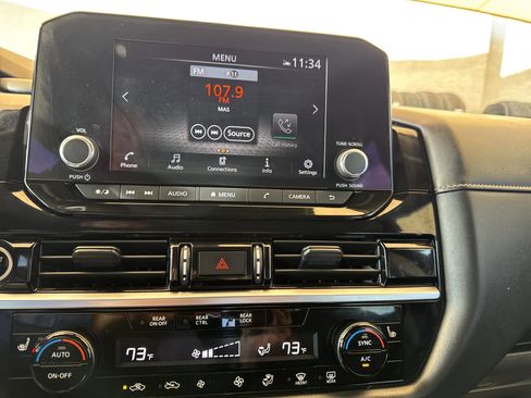 Used 2024 Nissan Pathfinder SV image 38