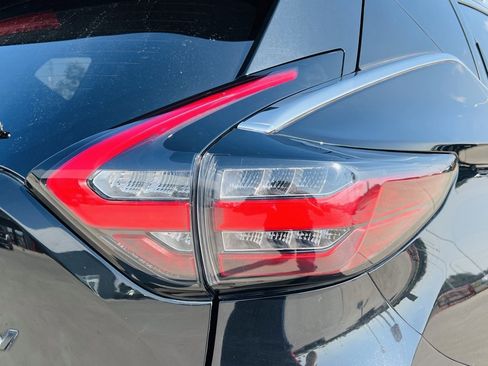 Used 2022 Nissan Murano SV w/ SV Midnight Edition Package image 8