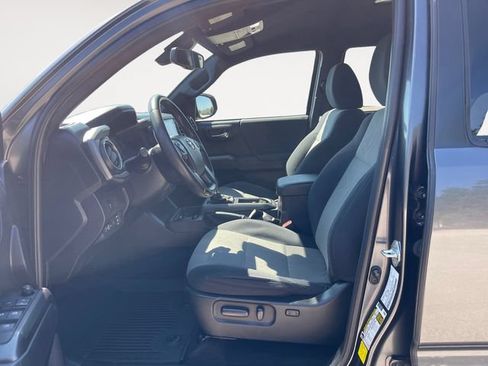 Used 2022 Toyota Tacoma TRD Sport w/ Technology Package AWD/4WD image 9