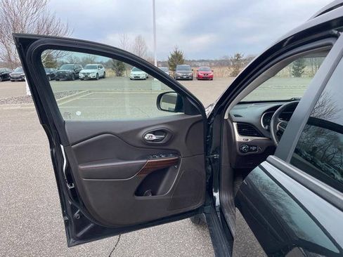 Used 2014 Jeep Cherokee Trailhawk w/ Technology Group image 20