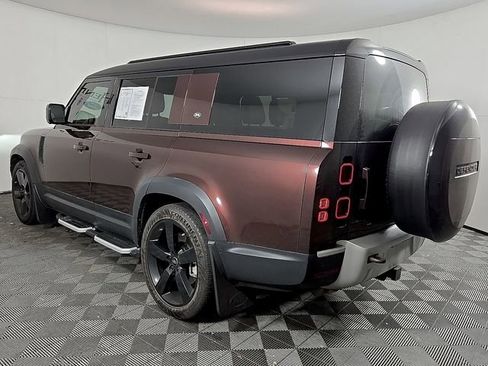 Used 2023 Land Rover Defender 130 SE image 5