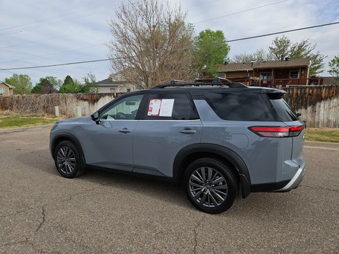 Used 2024 Nissan Pathfinder SL w/ SL Premium Package AWD/4WD image 4