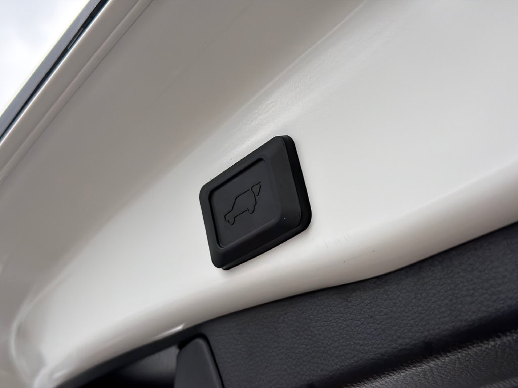 Used 2021 Toyota RAV4 XLE w/ Convenience Package AWD/4WD image 9