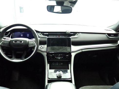 Used 2023 Jeep Grand Cherokee L Laredo image 27