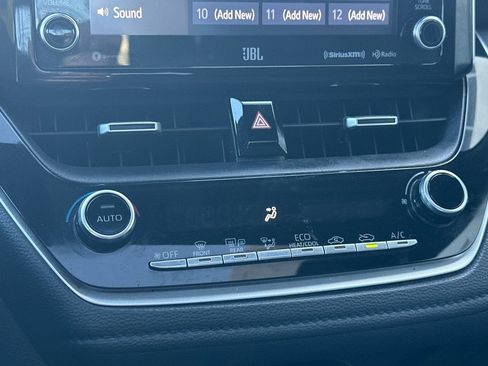 Used 2020 Toyota Corolla SE image 21