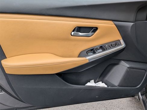 Used 2020 Nissan Sentra SV w/ SV Premium Package image 9