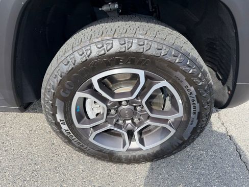 Used 2023 Jeep Grand Cherokee Trailhawk AWD/4WD image 15