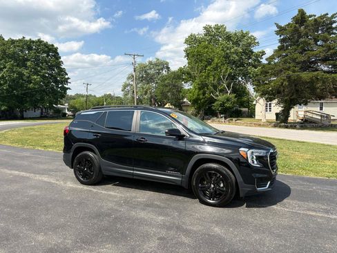 Used 2023 GMC Terrain SLE w/ Driver Convenience Package AWD/4WD image 28